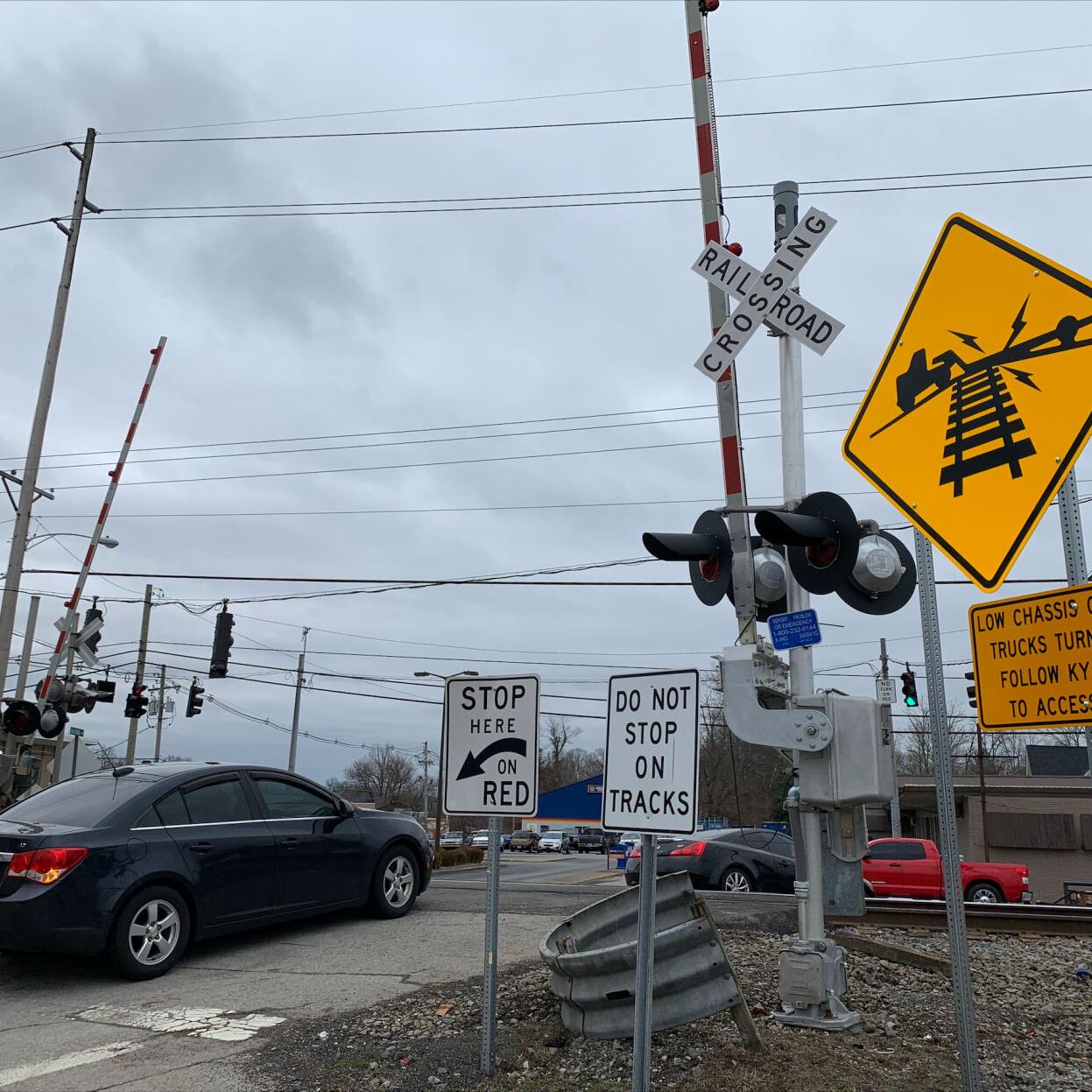 CRESTWOOD KY RAILROAD CROSSING 1-20-2023 (1).jpeg